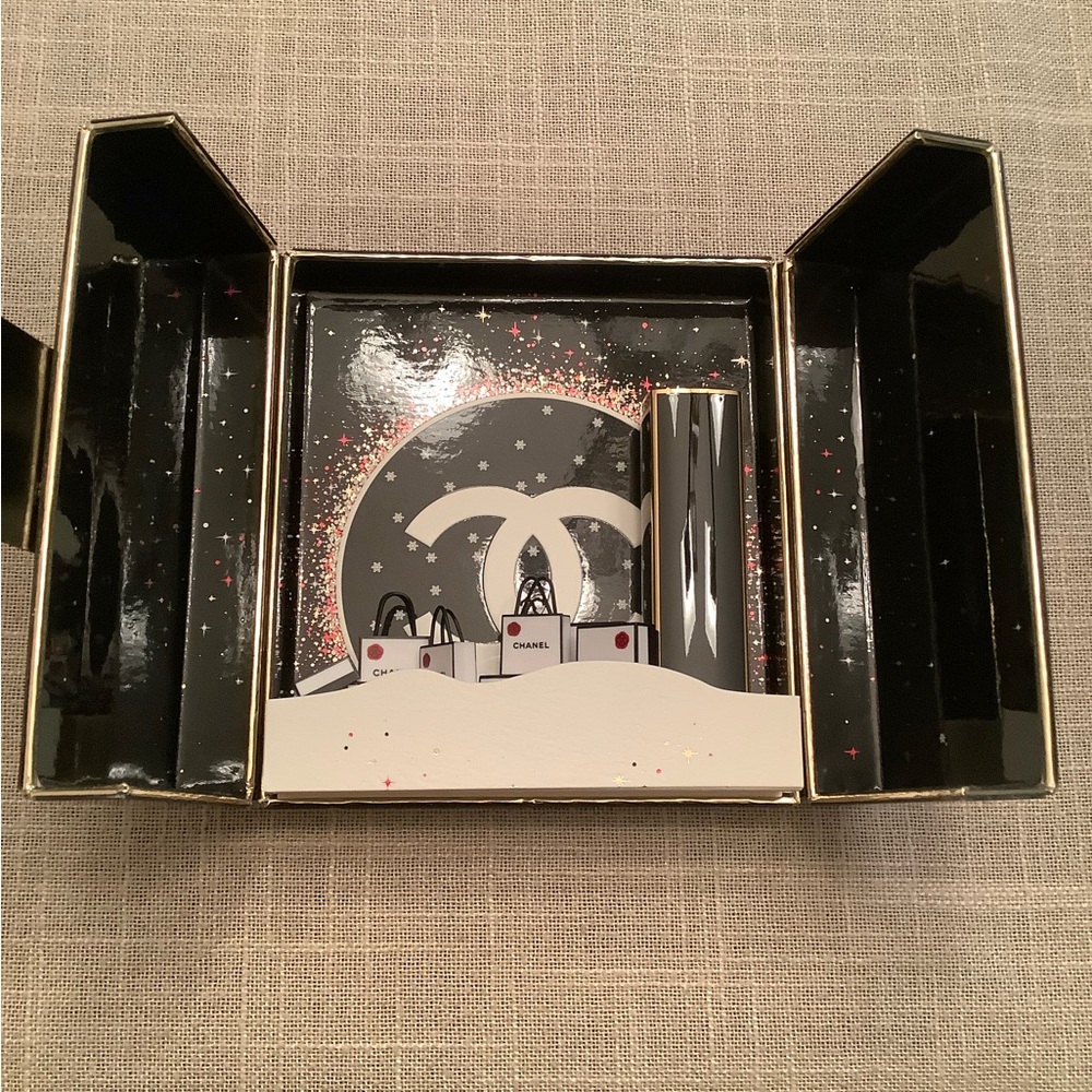 FIRM PRICE Chanel Lipstick in RARE Presentation
